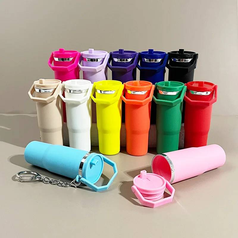 Mini Backpack Purse - พวงกุญแจรูปแก้วน้ำขนาดเล็กน่ารัก ใส่ลิปสติกได้ ใช้เป็นจี้กระเป๋า จี้กระเป๋าเป้สะพายหลัง กระเป๋าใส่ของจุกจิก ของขวัญวันเกิดสำหรับผู้หญิงและเด็กผู้หญิง